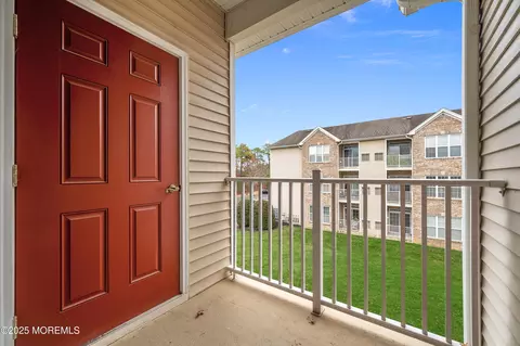 632 Sophee Ln, Lakewood, NJ 08701