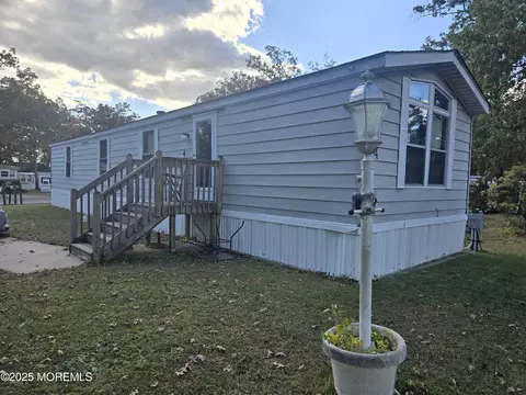 2300 Massachusetts Ave #4, Toms River, NJ 08755