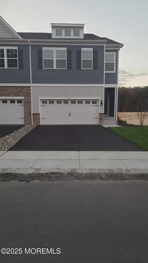 233 Mantoloking Dr, Jackson, NJ 08527