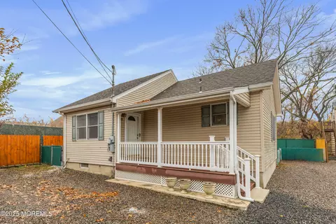 33 Kearney Rd, South Amboy, NJ 08879