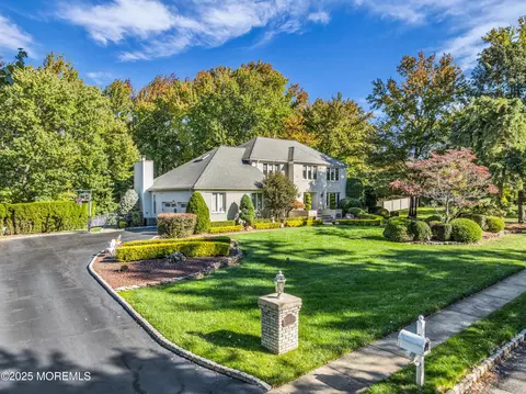 7 Red Coach Ln, Holmdel, NJ 07733