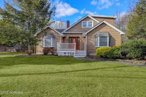 1556 Silverton Rd, Toms River, NJ 08755