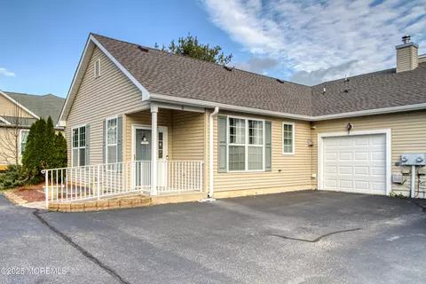 32 Winkle Ct, Whiting, NJ 08759