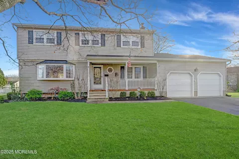4 Brooke St, Oakhurst, NJ 07755