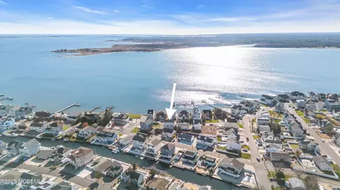 80 Bay Breeze Dr, Toms River, NJ 08753