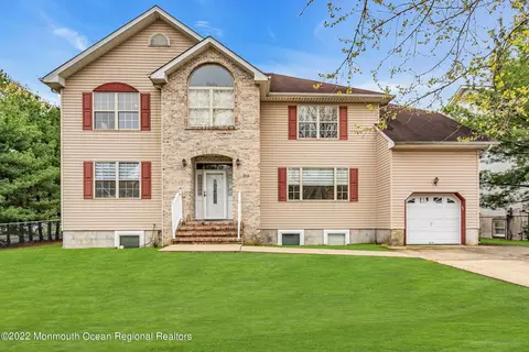 606 W Kennedy Blvd, Lakewood, NJ 08701