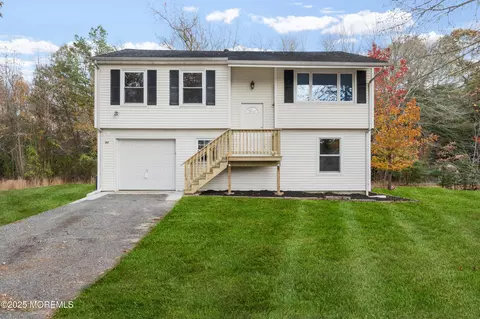 137 Red Bank Ave, Bayville, NJ 08721
