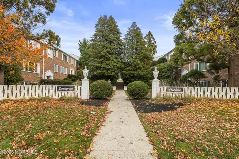 283 Spring St #1C, Red Bank, NJ 07701