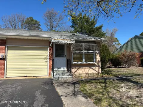 138 Hudson Pkwy #B, Whiting, NJ 08759