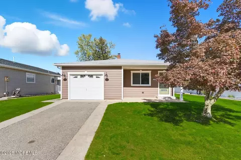 295 Port Royal Dr, Toms River, NJ 08757