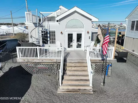 25 Carroll Ave # B, Tuckerton, NJ 08087