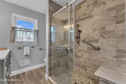 Bath - 634 Fairview Ln, Forked River, NJ 08731 photo 1 of 4