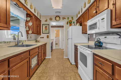 Kitchen - 634 Fairview Ln, Forked River, NJ 08731 photo 1 of 4