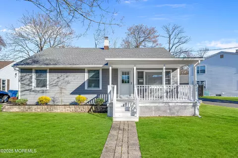 17 Elm Dr, Wall Township, NJ 07753