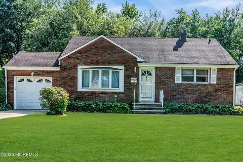 46 Parkview Dr, Hazlet, NJ 07730