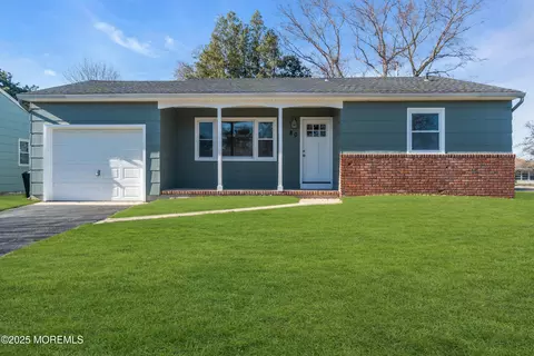 80 Brakenbury Dr, Toms River, NJ 08757