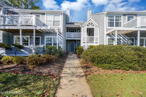 100 Cypress Ct, Howell, NJ 07731