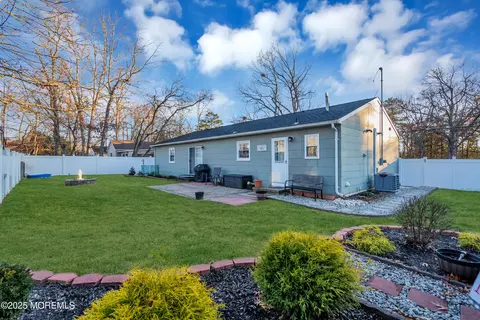 Exterior - 918 Lakeside Dr N, Forked River, NJ 08731 photo 5 of 5