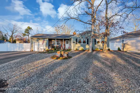 918 Lakeside Dr N, Forked River, NJ 08731