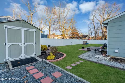 Exterior - 918 Lakeside Dr N, Forked River, NJ 08731 photo 4 of 5