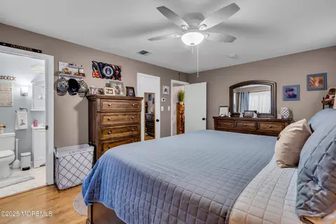 Bedroom - 918 Lakeside Dr N, Forked River, NJ 08731 photo 2 of 3