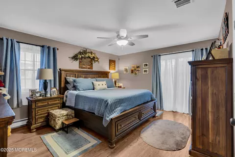 Bedroom - 918 Lakeside Dr N, Forked River, NJ 08731 photo 1 of 3