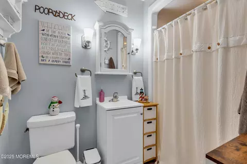 Bath - 918 Lakeside Dr N, Forked River, NJ 08731 photo 1 of 2