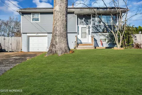 1624 Shady Ln, Toms River, NJ 08753