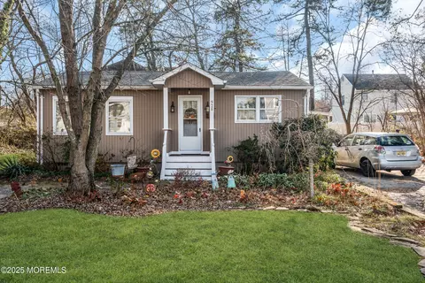 928 4th Ave, Toms River, NJ 08757