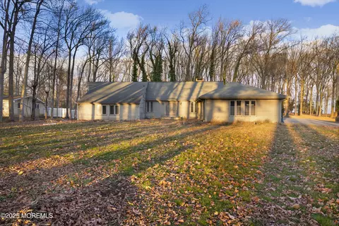 20 Cambridge Dr, Colonia, NJ 07067