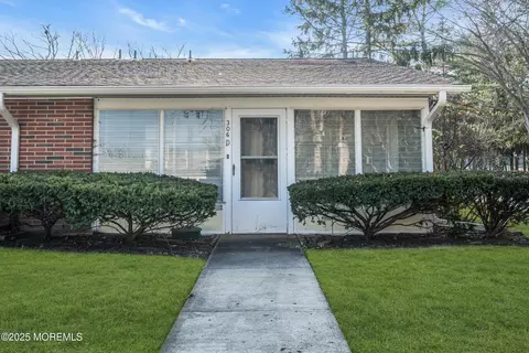 306 W Malvern Ct #D, Lakewood, NJ 08701
