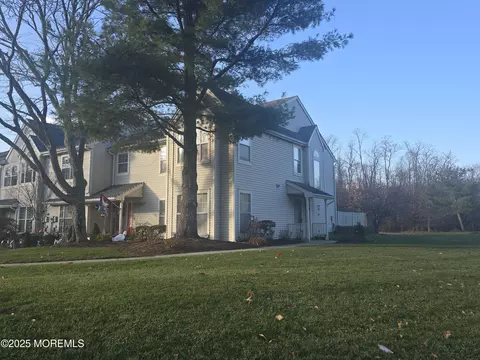 480 Cottonwood Ct, Howell, NJ 07731