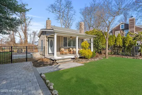 560 W Lincoln Ave, Oakhurst, NJ 07755
