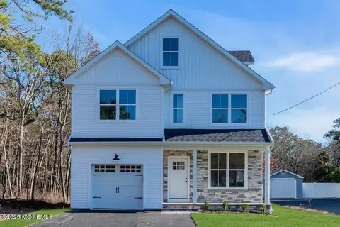 293 Trenton Ave N, Bayville, NJ 08721