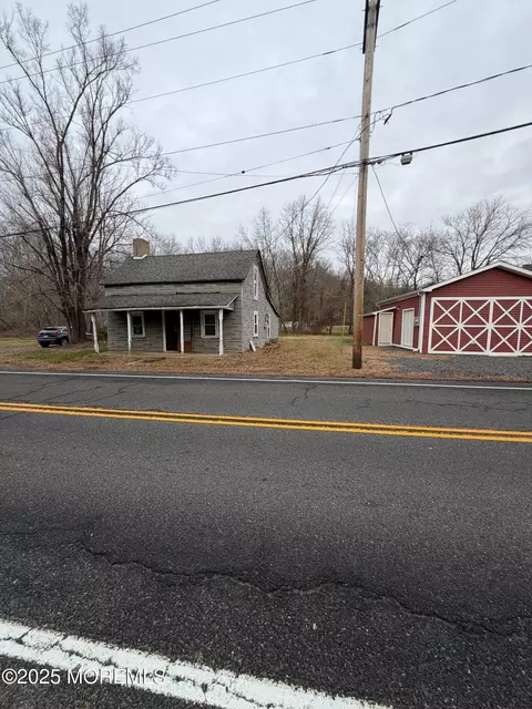 460 Stagecoach Rd, Millstone, NJ 08510