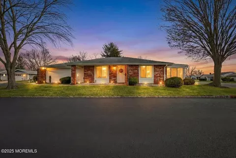 205 Newport Rd # A, Monroe, NJ 08831