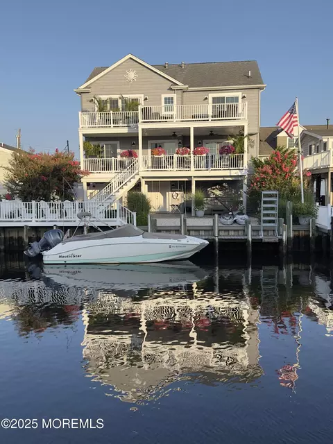 56 Nancy Dr, Beach Haven West, NJ 08050