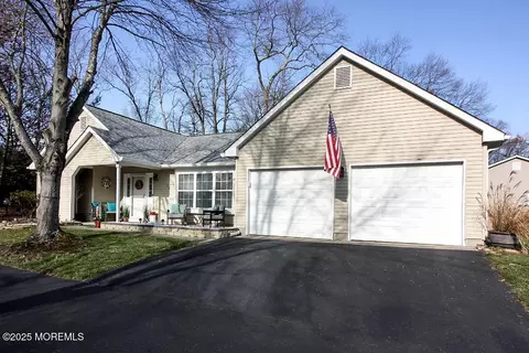 158 Morning Glory Ln, Whiting, NJ 08759