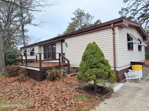 5 Susan Dr, Barnegat, NJ 08005