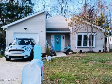 105 Lexington Dr, Little Egg Harbor, NJ 08087