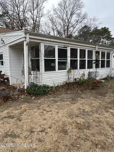 2 Maple St #B, Toms River, NJ 08757