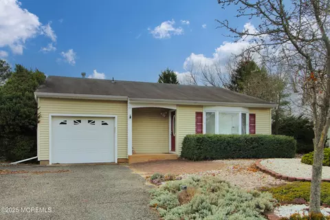 13 Shaw Ct, Toms River, NJ 08757