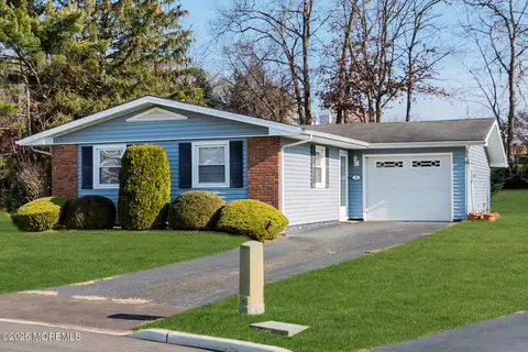 9 Lodge Ct, Brick, NJ 08724