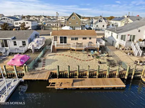 79 Dolphin Rd, Tuckerton, NJ 08087