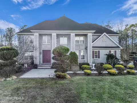 27 Stonehenge Ct, Jackson, NJ 08527
