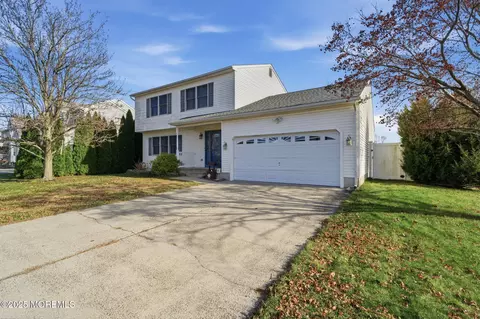 1553 Windward Ave, Beachwood, NJ 08722