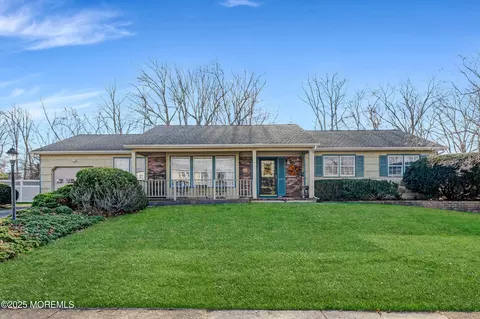 21 Meadowbrook Dr, Howell, NJ 07731