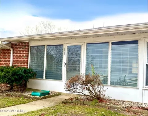 842 Inverness Ct # B, Lakewood, NJ 08701