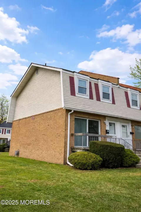 23 Primrose Ln, Brick, NJ 08724