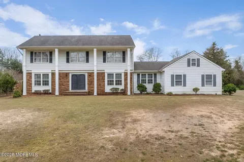 17 Terry Ln, Middletown, NJ 07748